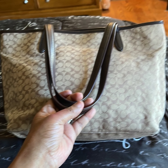 Authentic Coach Signature Tote/shoulder bag - Picture 9 of 15